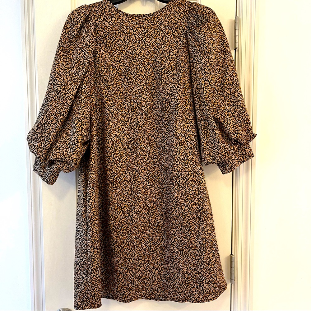 Bubble sleeve black/tan dress NWT